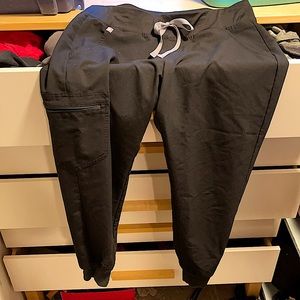 Medium petite women’s Figs scrubs pants